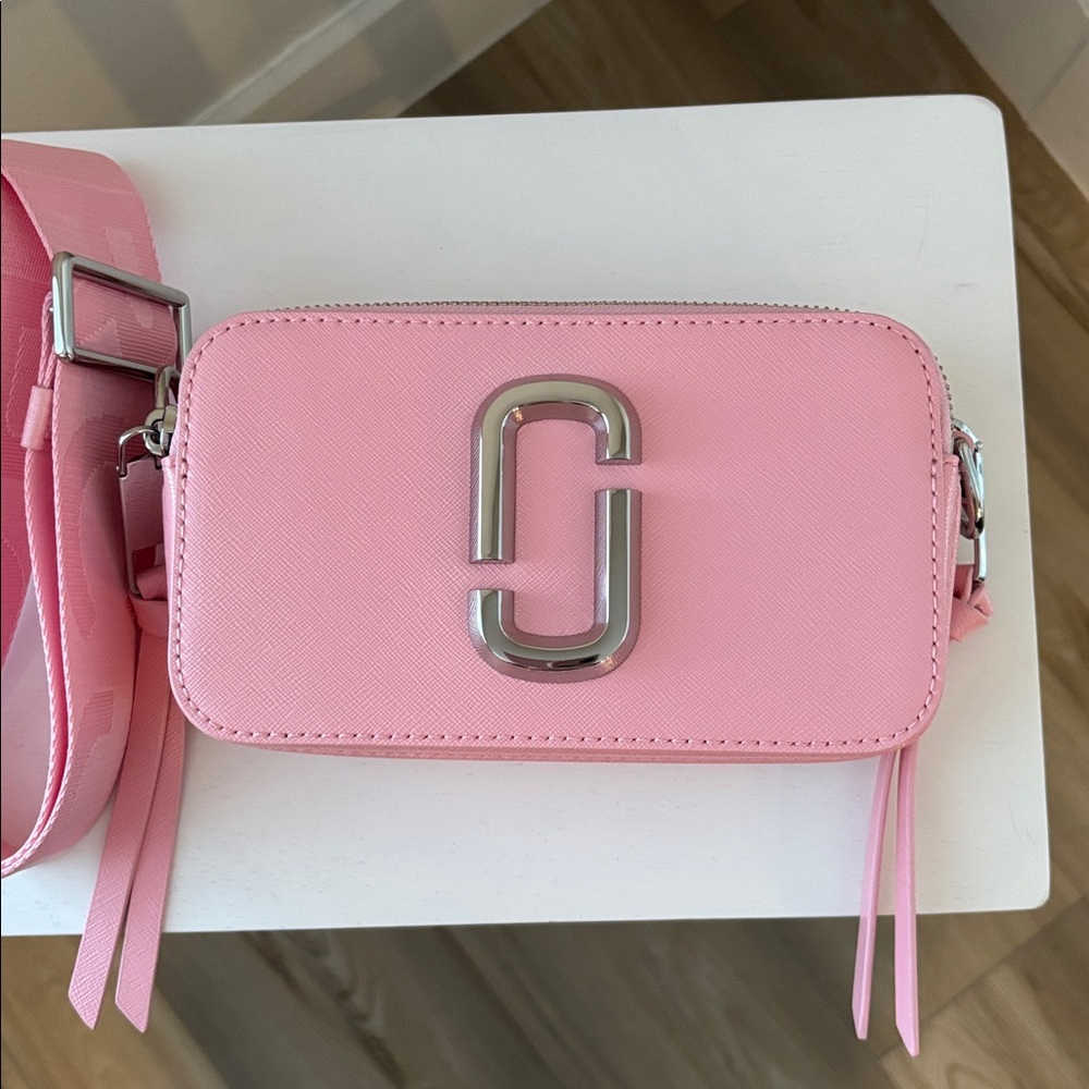 EUC Marc Jacobs The Solid Snapshot, Ribbon Pink - Picture 3 of 11